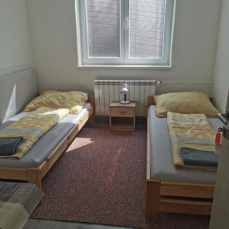 Living Bratislava & Bus Station & Mlynske Nivy Apartment Luaran gambar