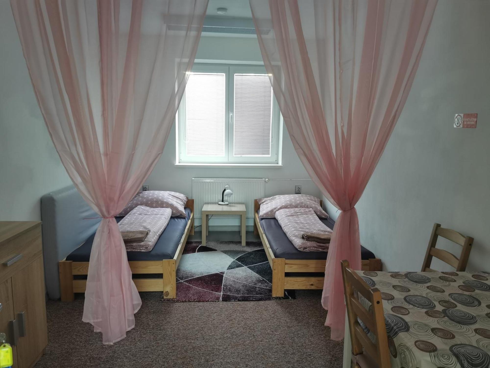 Living Bratislava & Bus Station & Mlynske Nivy Apartment Luaran gambar