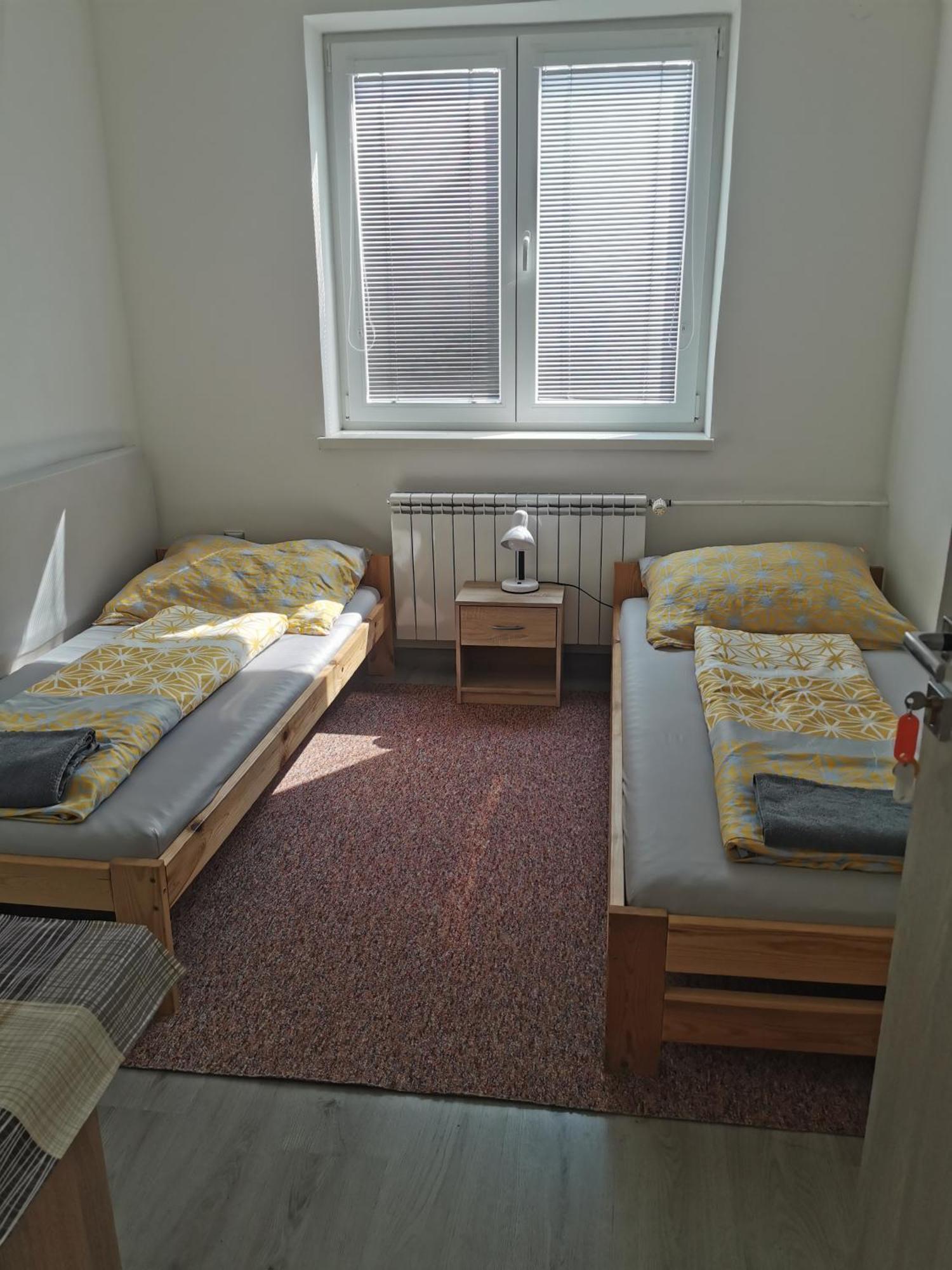 Living Bratislava & Bus Station & Mlynske Nivy Apartment Luaran gambar