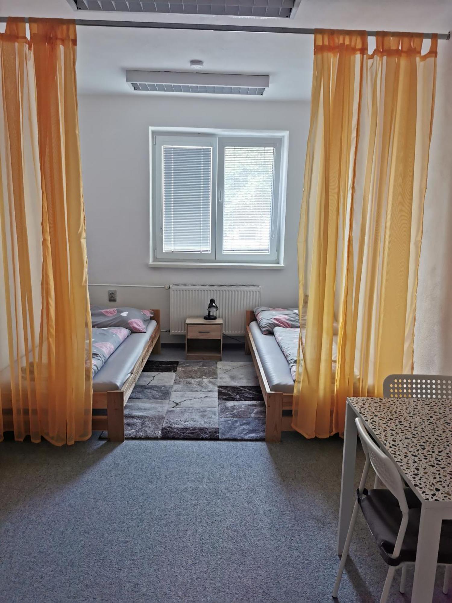 Living Bratislava & Bus Station & Mlynske Nivy Apartment Luaran gambar